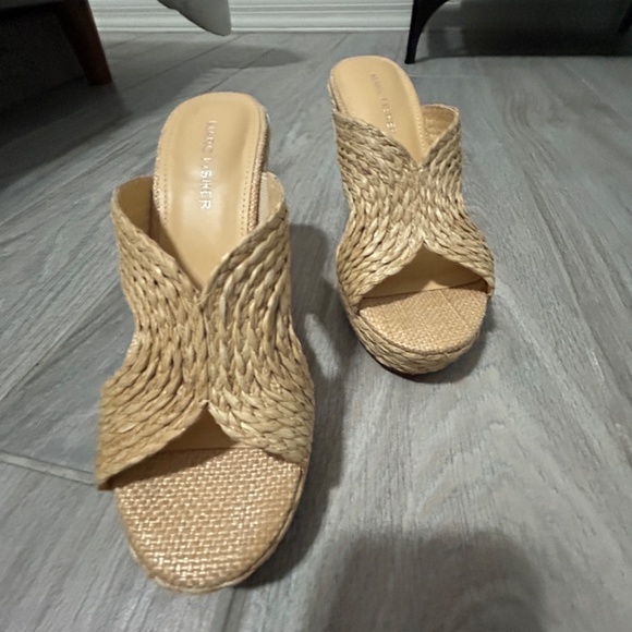 LIKE NEW! Women's Marc Fisher Straw Wedge - 6.5 - Picture 9 of 10